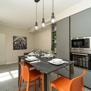 2 Min From The Cathedral With Private Parking Como