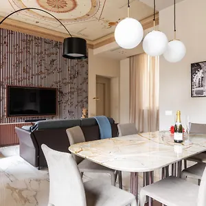 Palazzo Visconti - By Myhomeincomo شقة